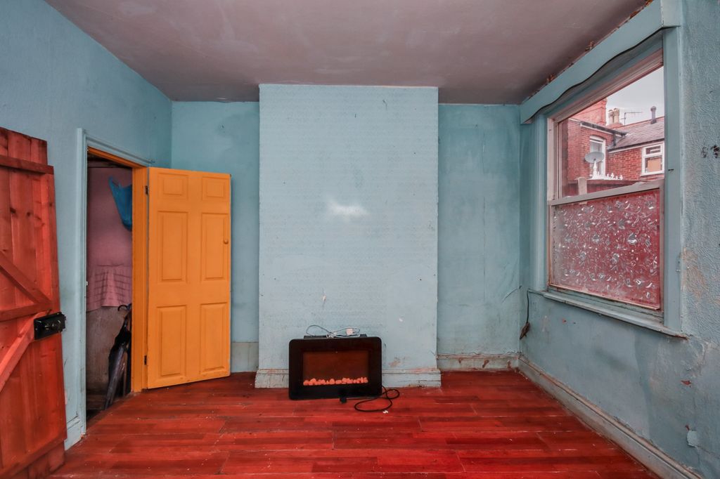 Property photo 3 of 15 9 Spalding Road, Bourne, Cambridgeshire, Pe10 9Le