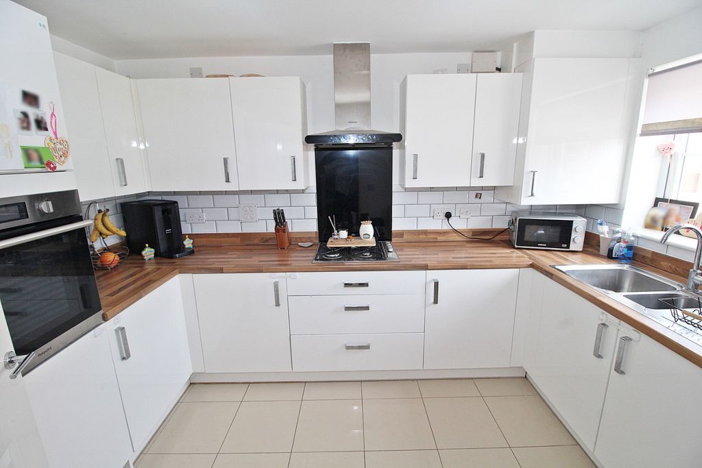 Property photo 2 of 13 4435012