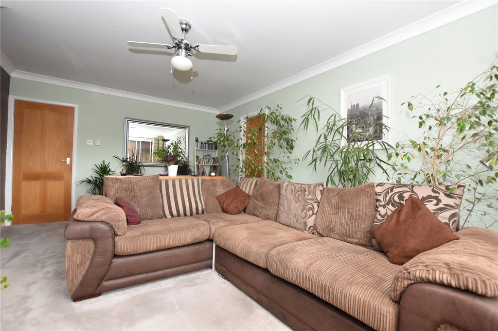 Property photo 2 of 32 Picture No. 20