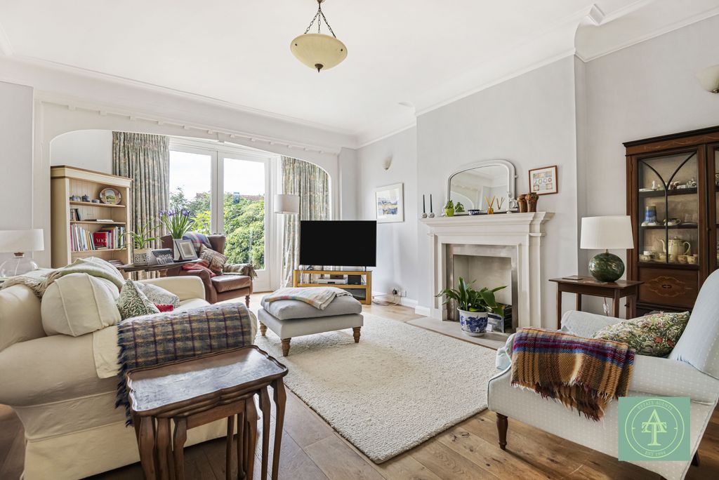 Property photo 2 of 48 Gallery