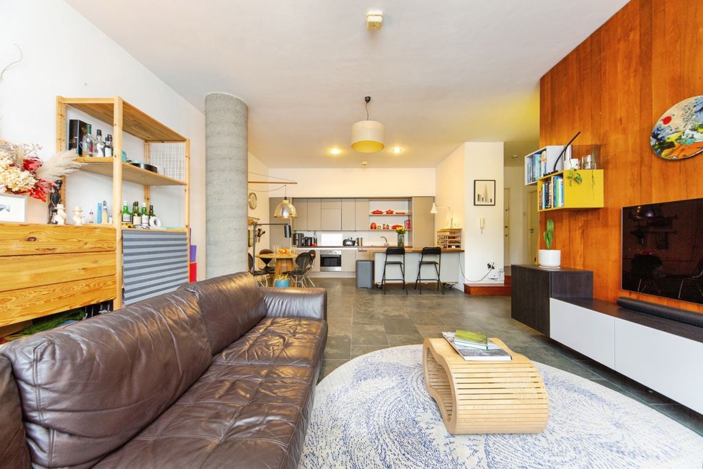 Property photo 3 of 16 Pbox-Img.Jpg