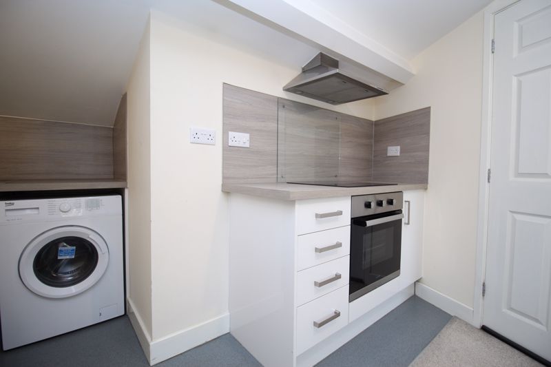 Property photo 3 of 9 Kitchenette