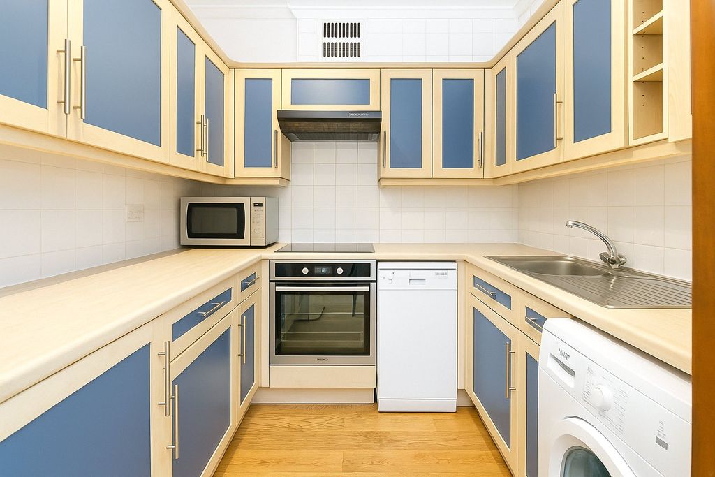 Property photo 3 of 8 Picture No. 10