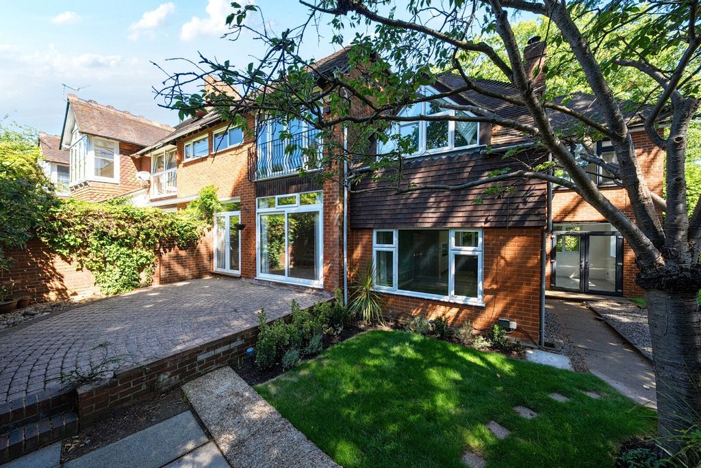Property photo 1 of 22 1324919-22-686E56...