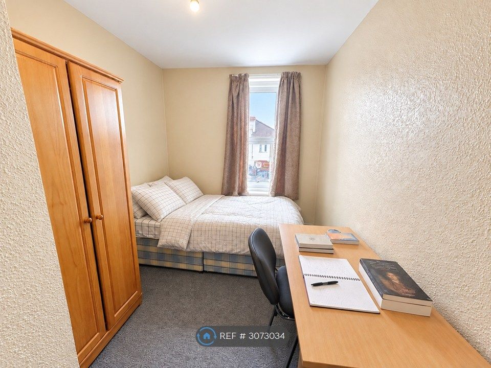 Property photo 3 of 8 Bed 2