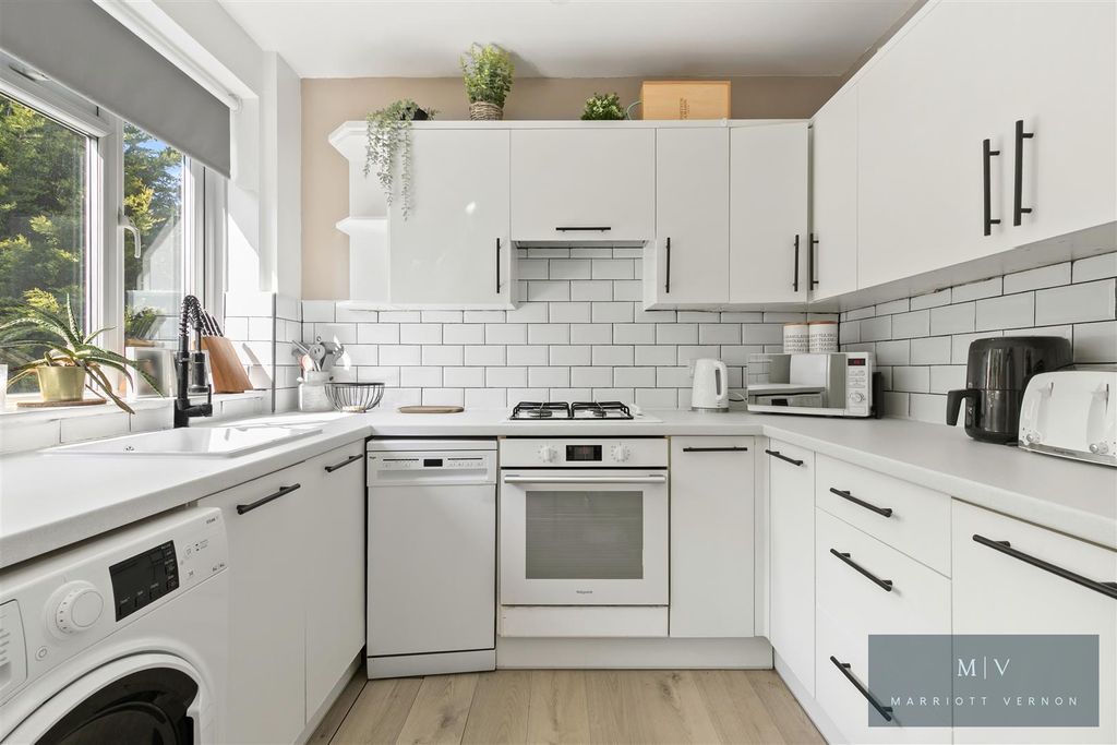 Property photo 1 of 14 Rydal Close 12 MV-11.Jpg