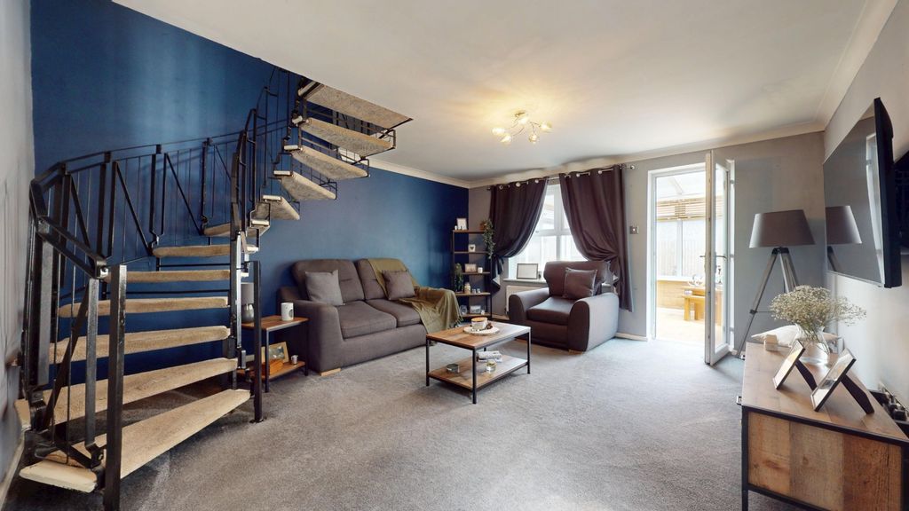 Property photo 3 of 21 4302444