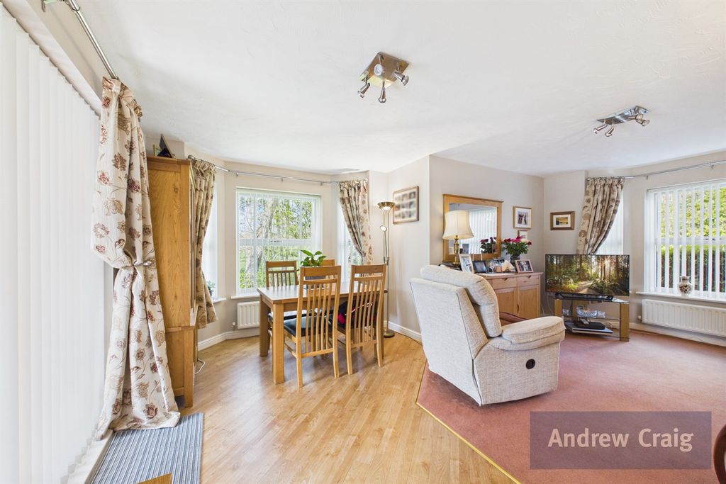 Property photo 3 of 25 Lounge/Diner