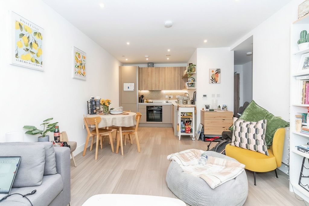 Property photo 2 of 21