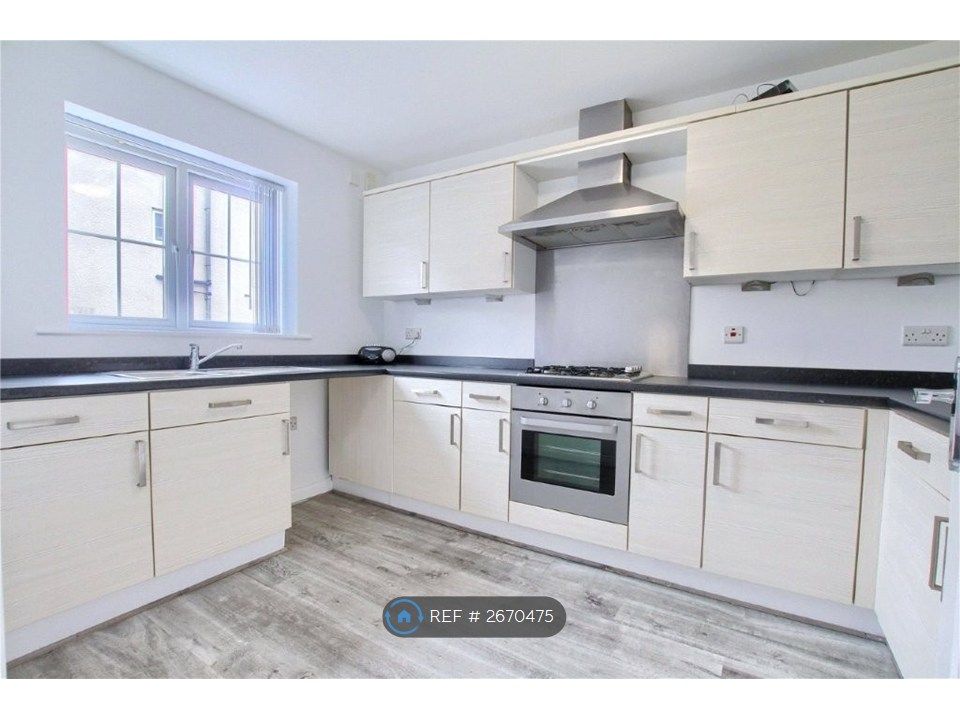 Property photo 2 of 10 Kitchen