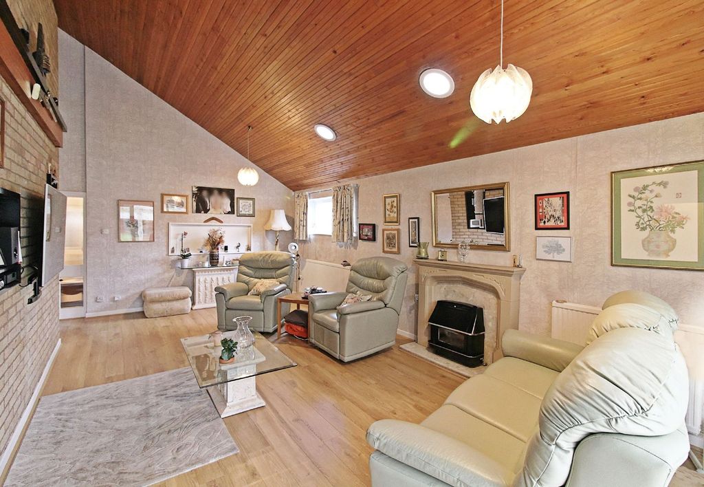 Property photo 3 of 33