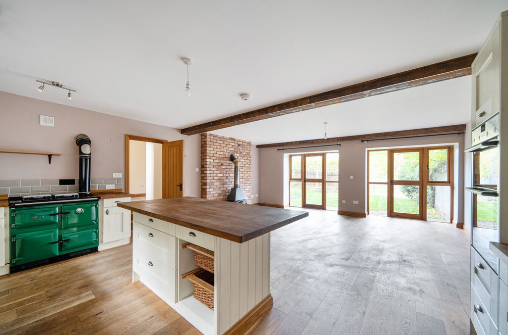 Property photo 2 of 24 1370632-2-68Ff9c9...