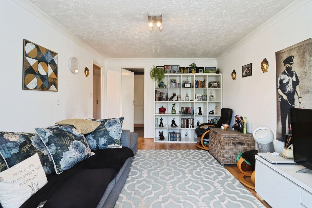 Property photo 3 of 12 Pbox-Img.Jpg