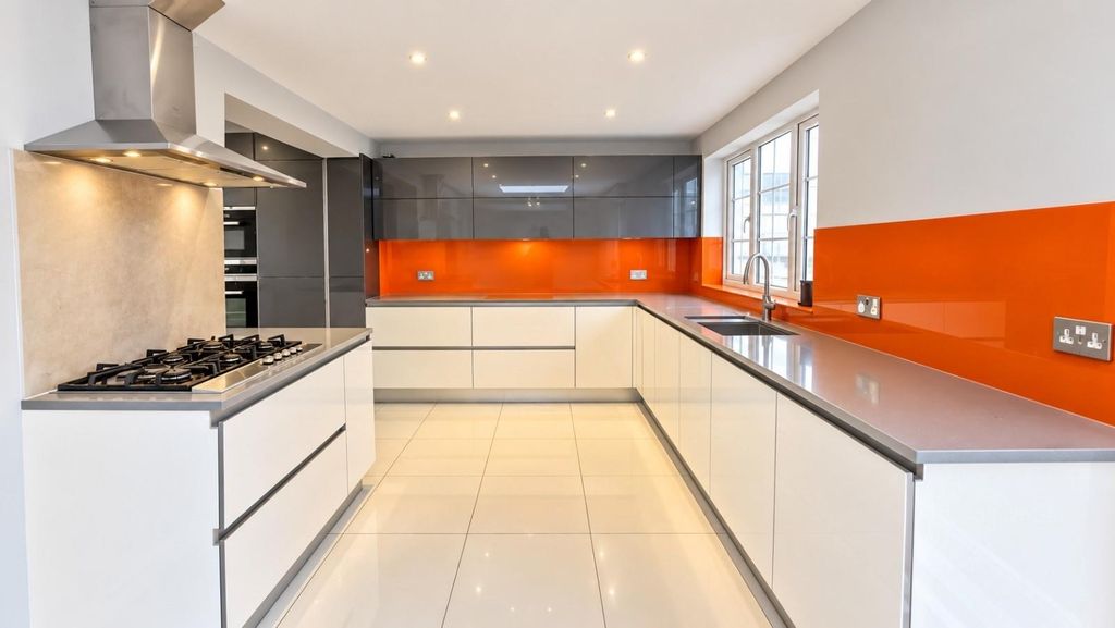 Property photo 3 of 11 1Bphotokitchen.Jpg