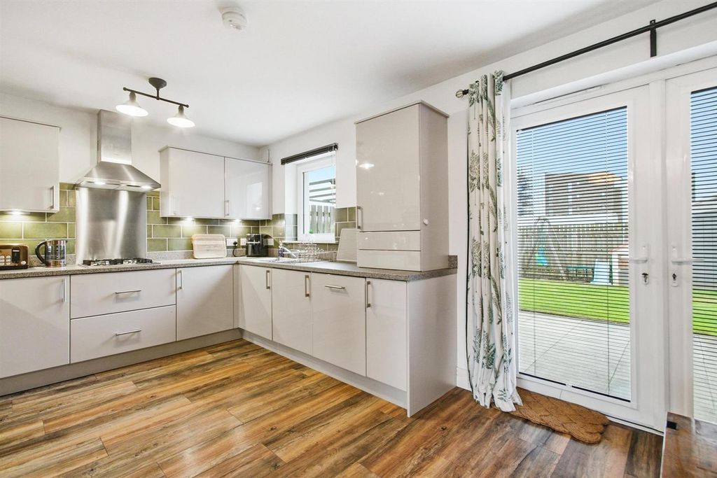 Property photo 3 of 26