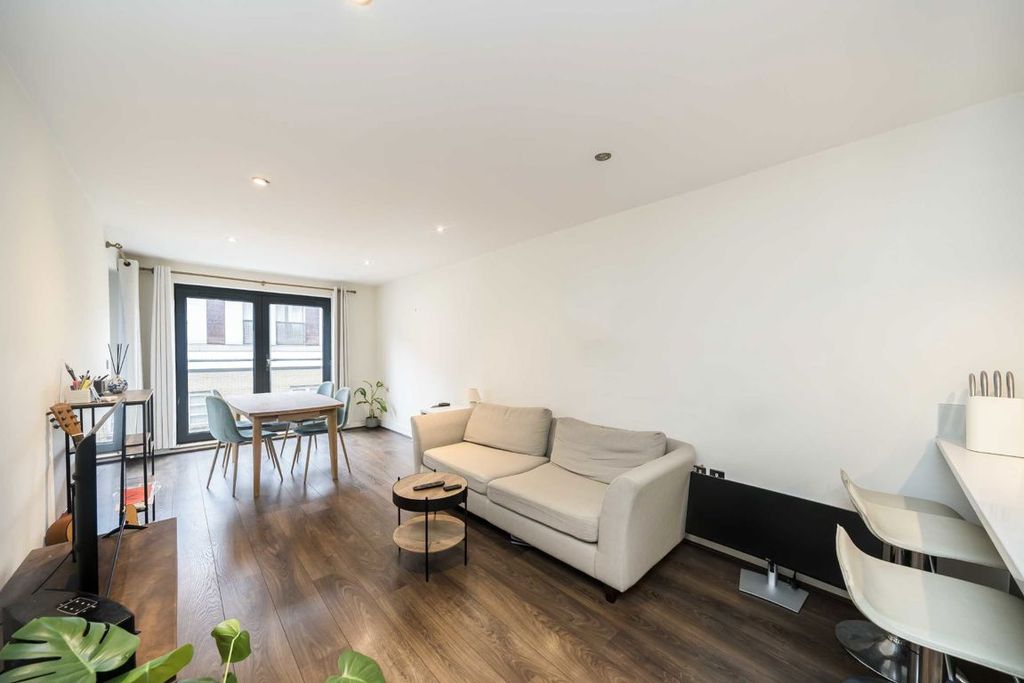 Property photo 2 of 6