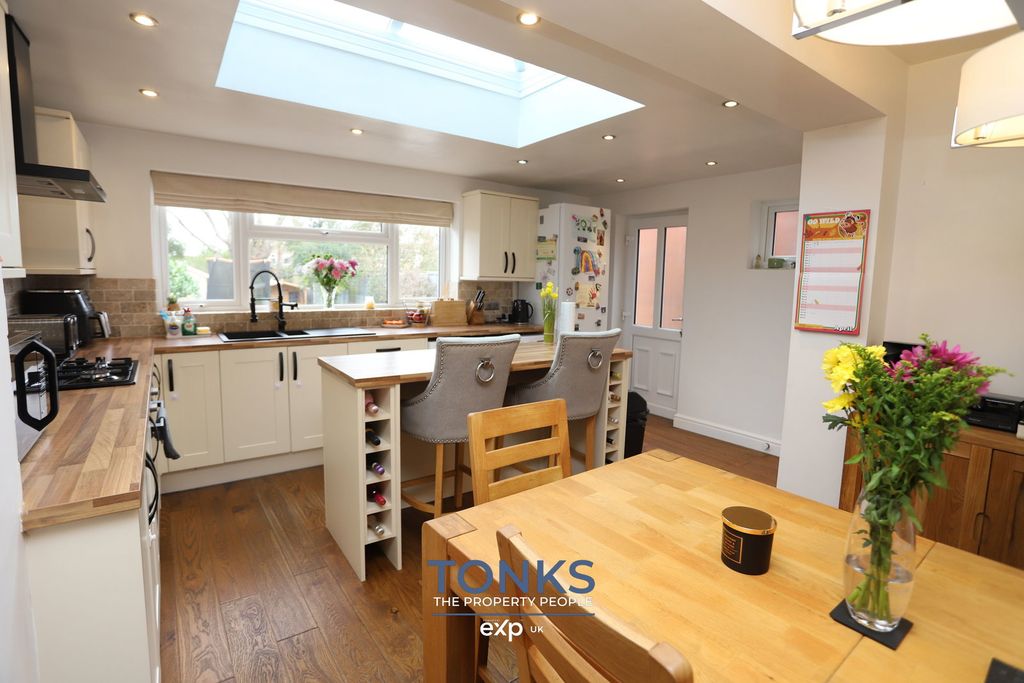 Property photo 2 of 20