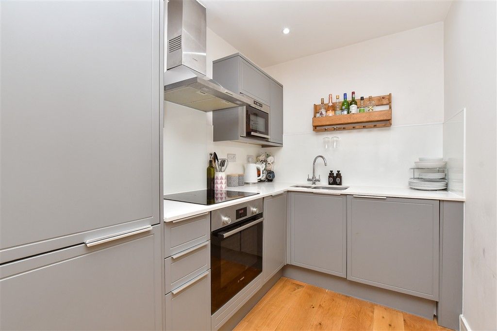 Property photo 2 of 8 Lounge / Kitchen