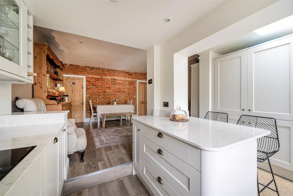 Property photo 3 of 21 1342231-11-68A6F62ce4Bca.Jpg