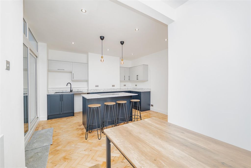 Property photo 3 of 26 Kitchen/Diner