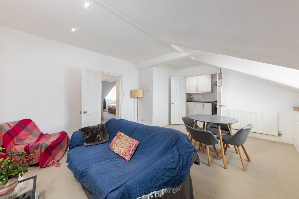 Property photo 1 of 6 Sinclair Road