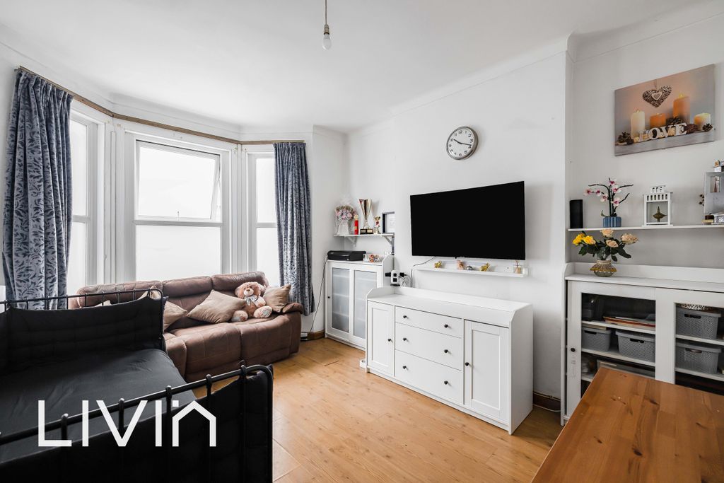 Property photo 2 of 8 120A5137