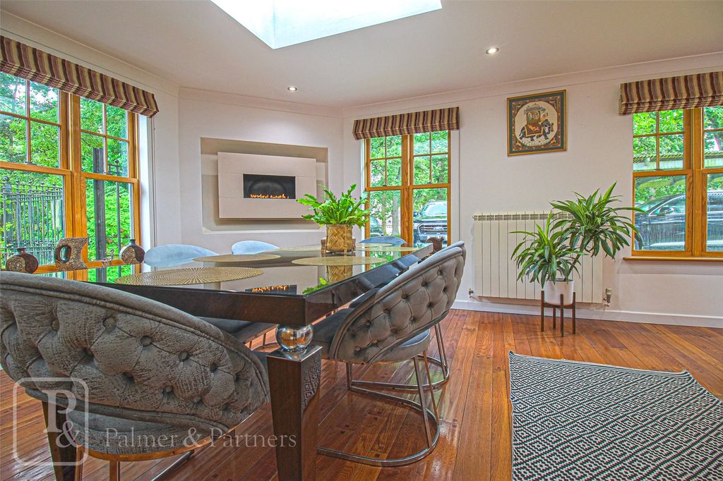 Property photo 2 of 58 Dining Area