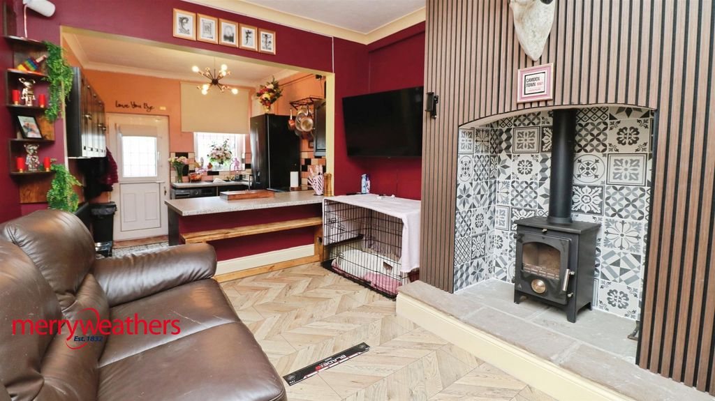 Property photo 2 of 13 Dining Room