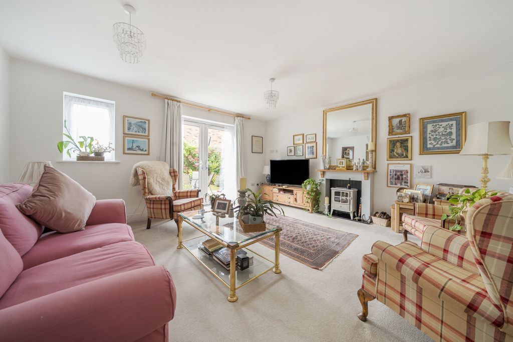 Property photo 3 of 19 Sitting Room
