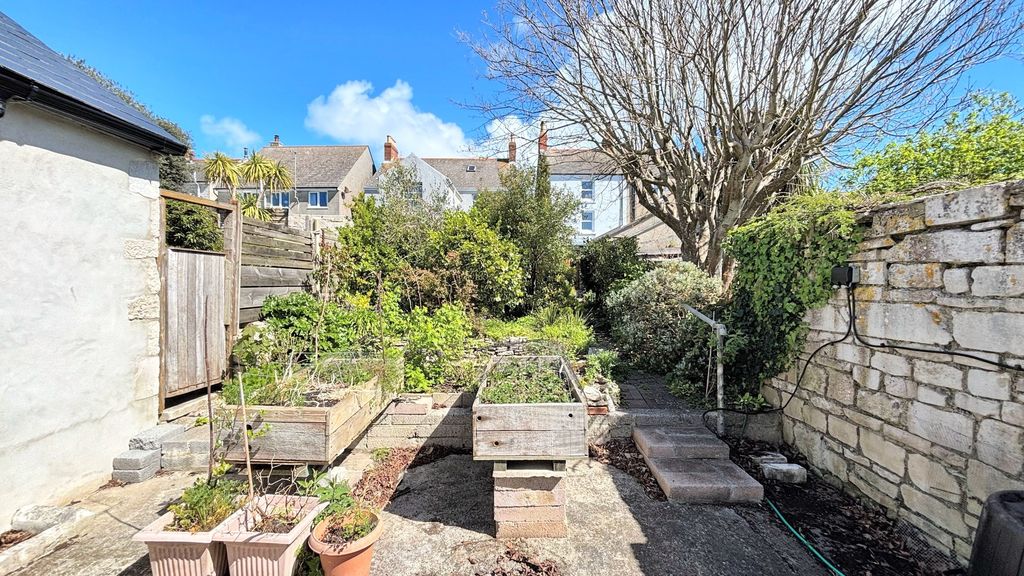 Property photo 2 of 19 Garden 2