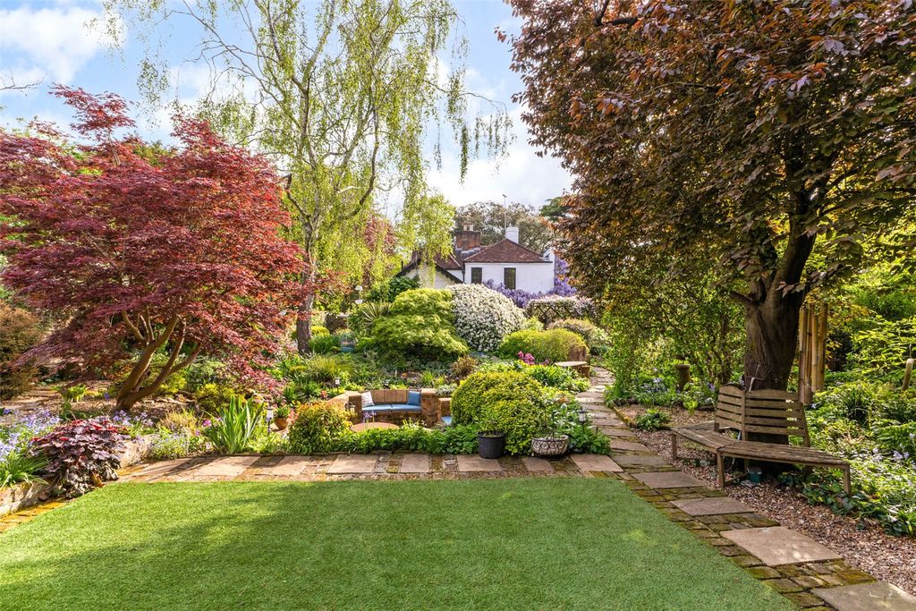 Property photo 2 of 24 Garden