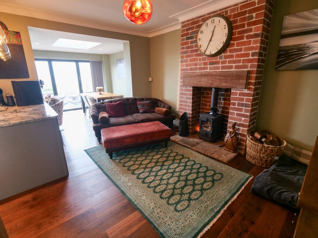 Property photo 2 of 24 Sitting Room