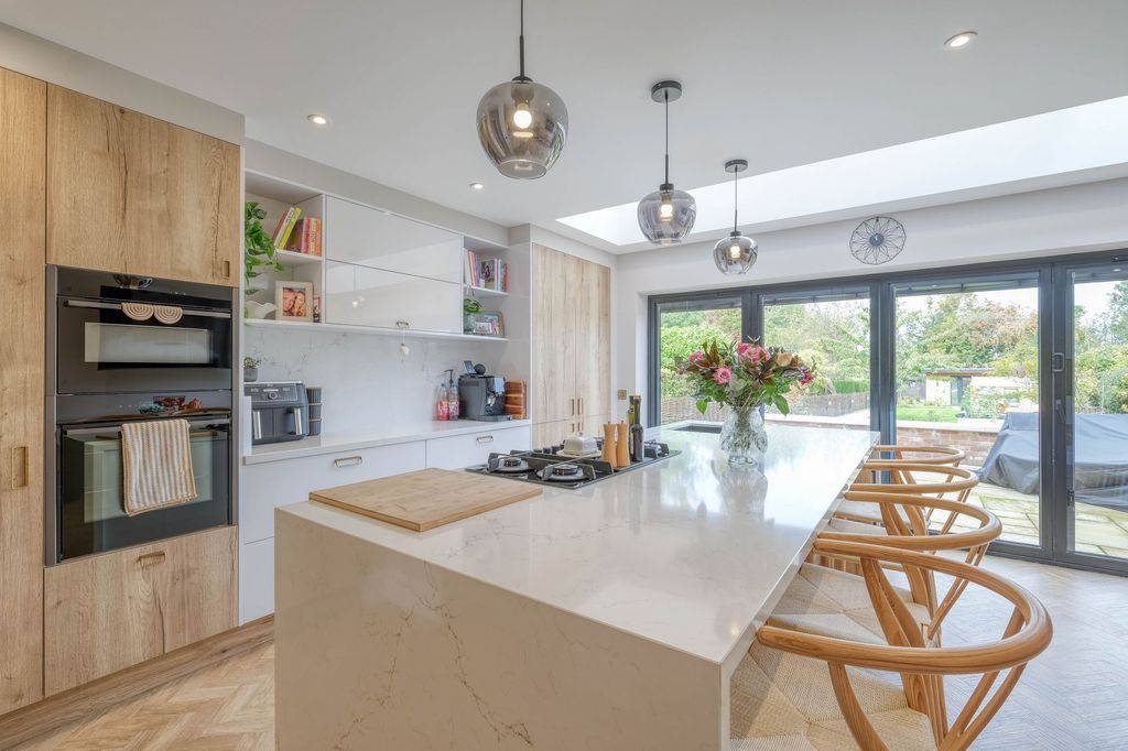 Property photo 2 of 33