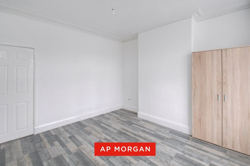 Property photo 3 of 17 Picture No. 02