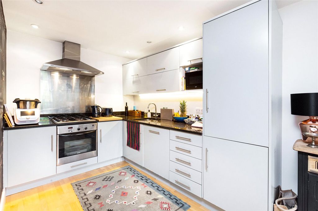 Property photo 2 of 18 Picture No. 10