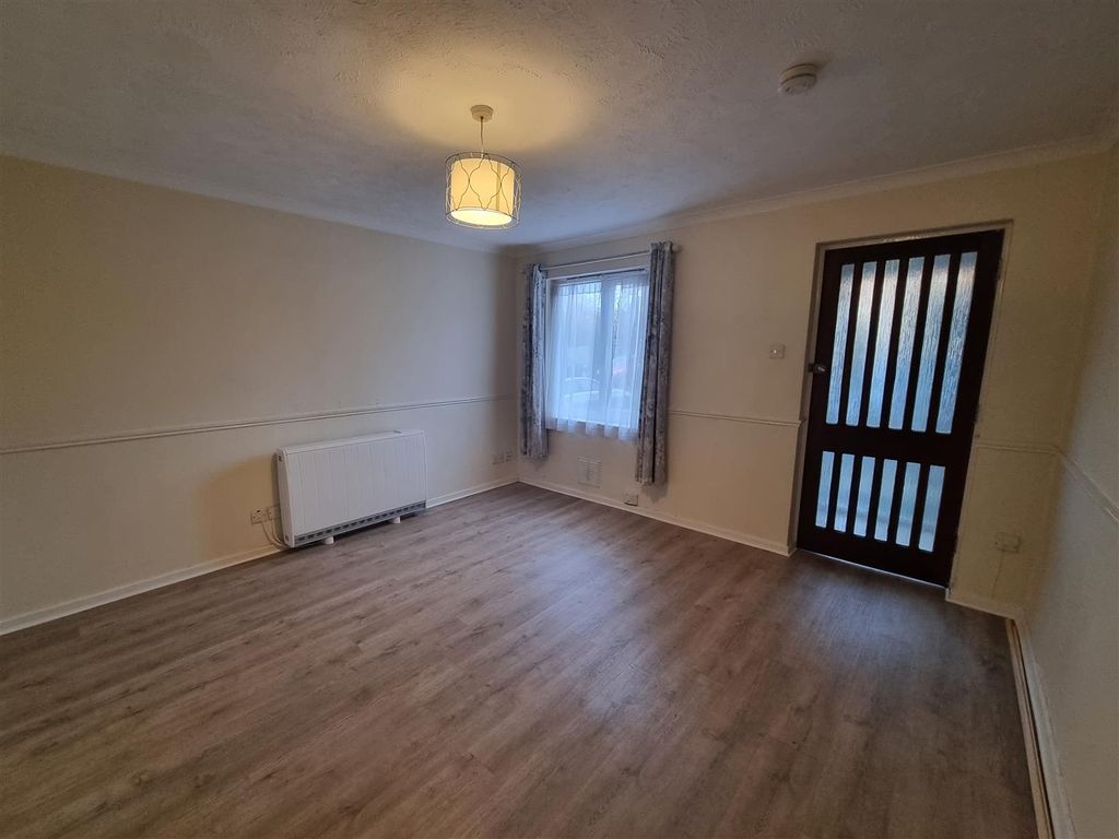 Property photo 3 of 6 Lounge.Jpg