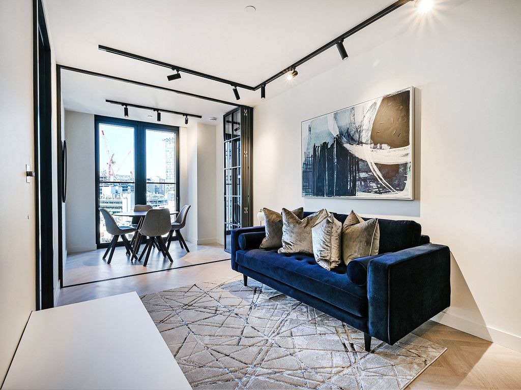 Property photo 3 of 13 One Crown Place