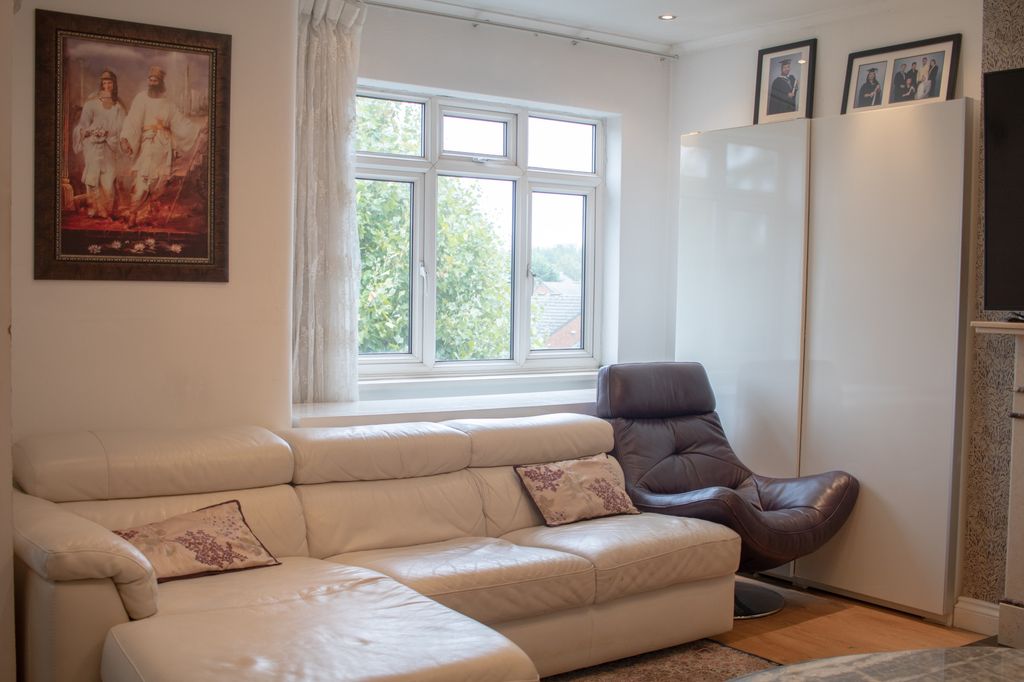 Property photo 3 of 18