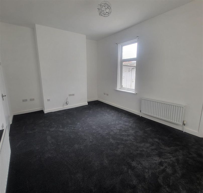 Property photo 2 of 9 99 Cairo Street Lounge .Jpg