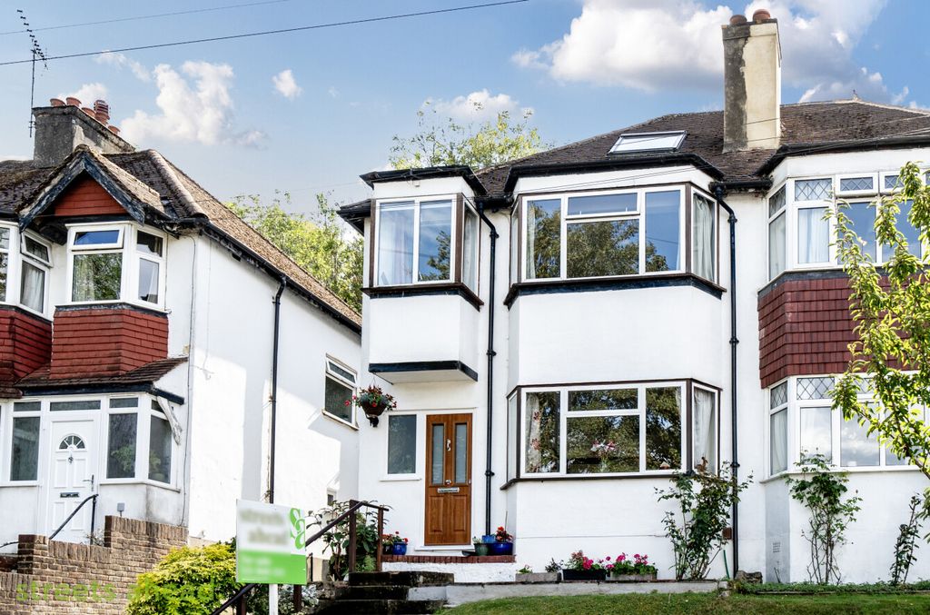 Property photo 1 of 12 9c28B871-698F-461...