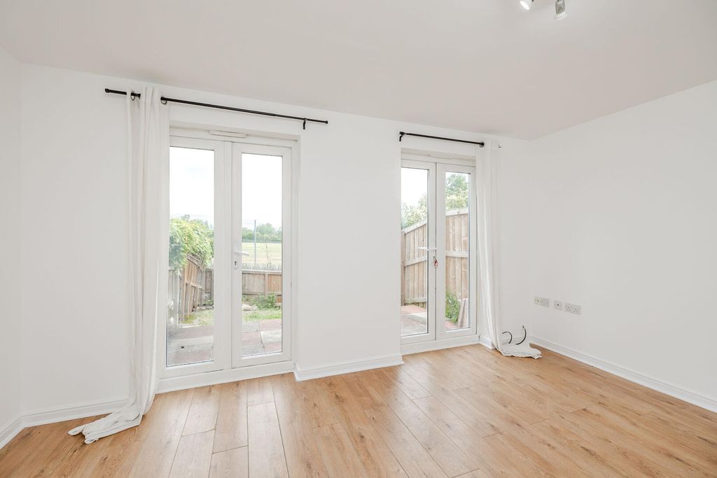 Property photo 3 of 26 Living Room