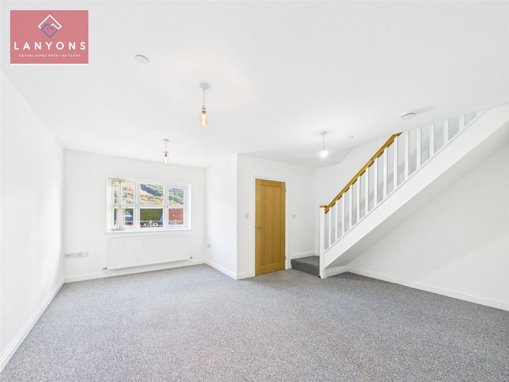 Property photo 2 of 22 Picture No. 05