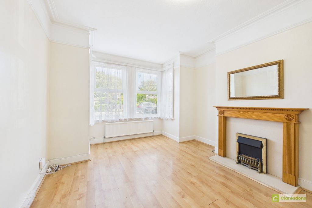 Property photo 3 of 10 Cam02528G0-Pr0471-Still006