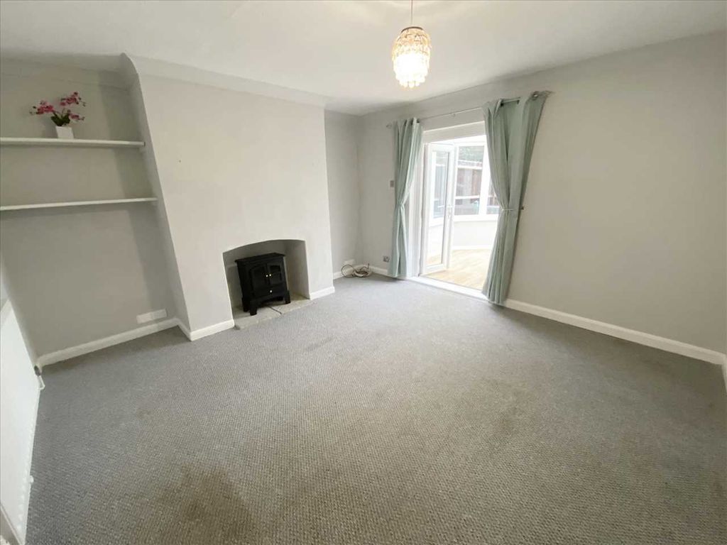 Property photo 3 of 9 Lounge: