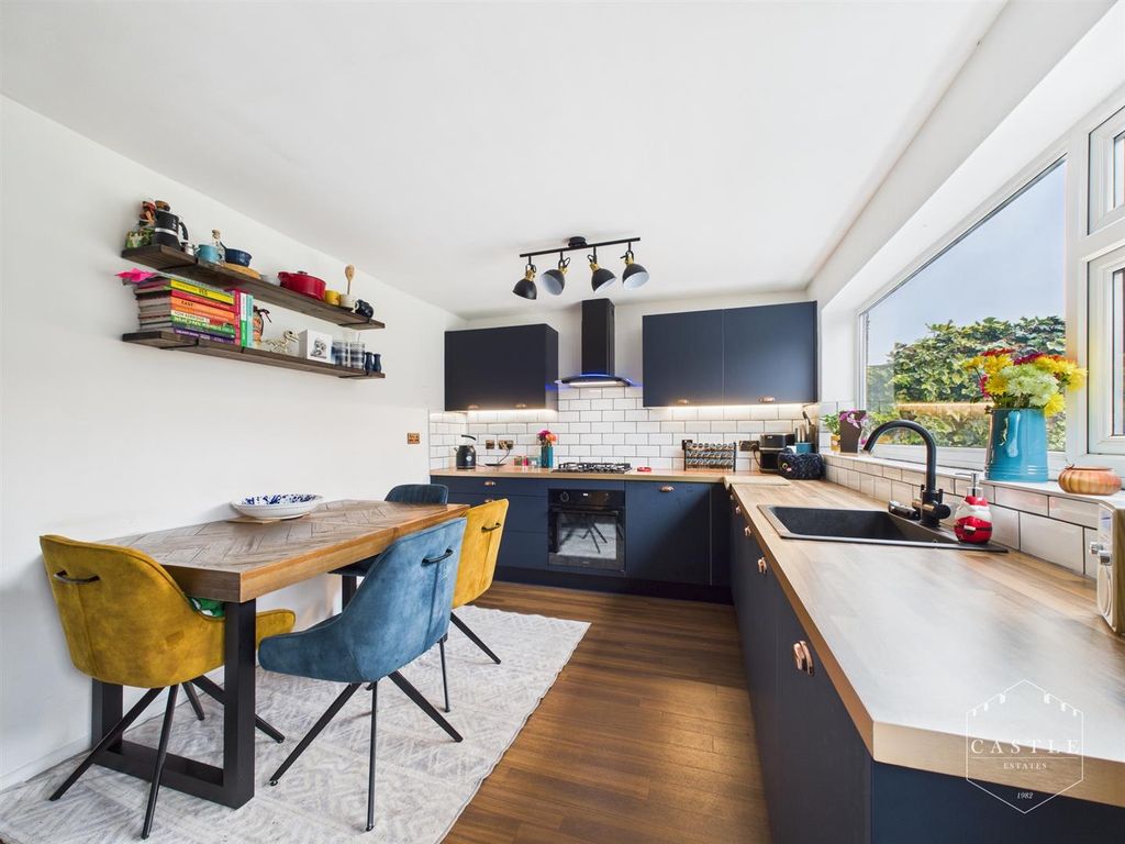 Property photo 2 of 15 Kitchen