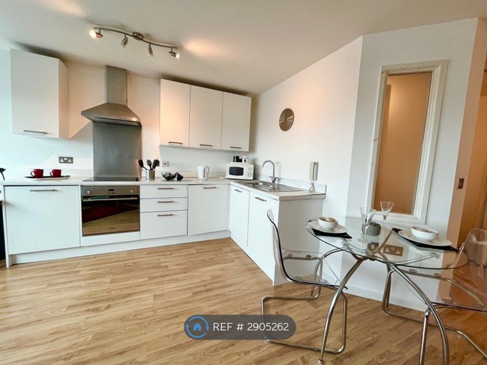 Property photo 1 of 9 Kitchen / Dining Area