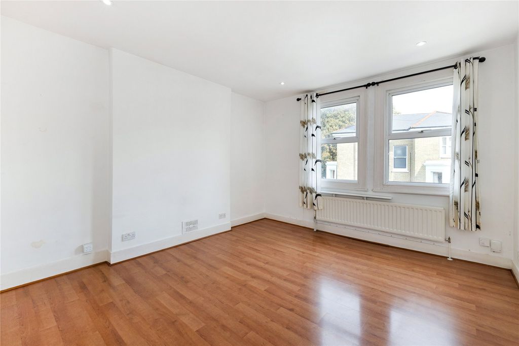 Property photo 2 of 11 Picture No. 16