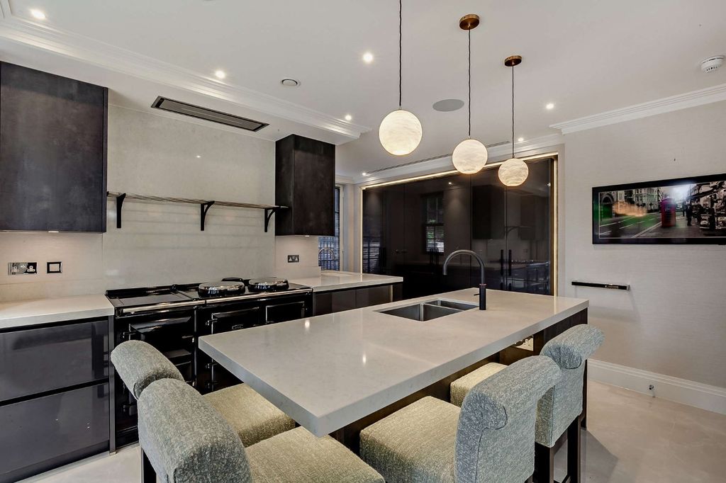 Property photo 2 of 26 Picture No. 48