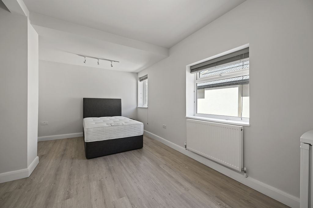 Property photo 1 of 9 Cs - 144 Hagden Lane - Studio19 B3 (1).Jpg