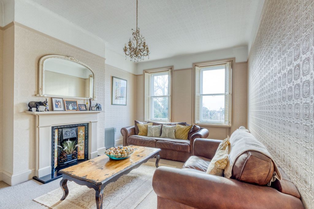 Property photo 2 of 23